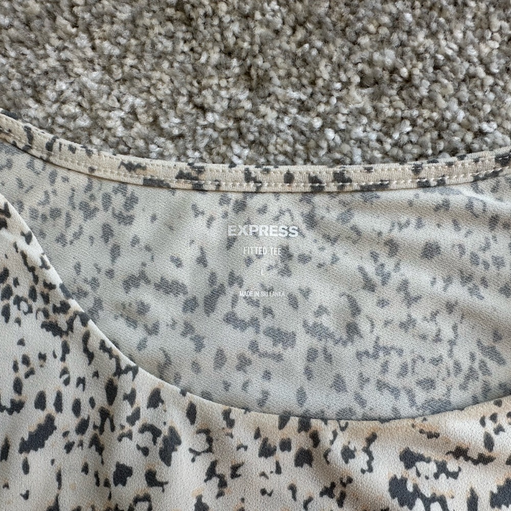 Women’s Express Patterned Tee - image 3